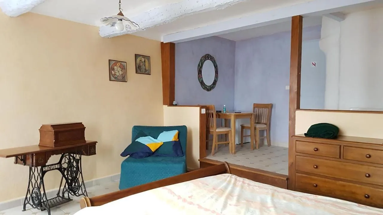 Le Castelet-Arzeliers Bed & Breakfast Laragne-Monteglin